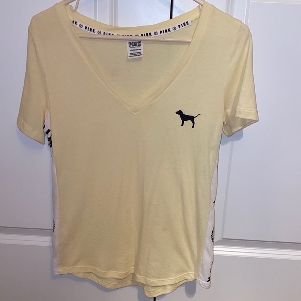 Victoria’s Secret PINK v neck shirt. XS